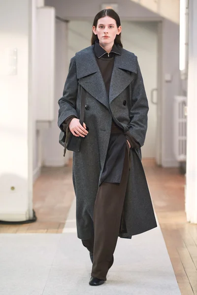 Look 13